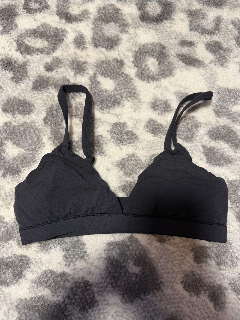 Skims Soft Wireless Triangle Bralette - Black
